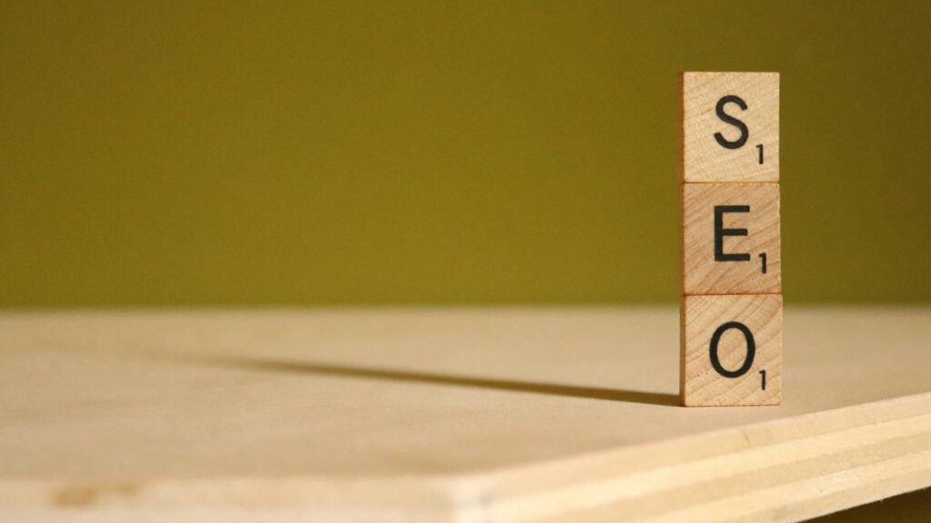 Three wooden blocks forming the term "SEO"