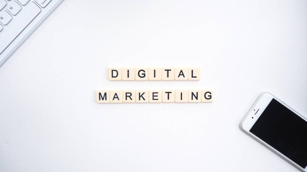 Several plastic squares forming the term "digital marketing" 